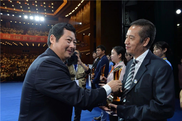 公司董事长孙伟挺获“绍兴经济发展新锐奖”