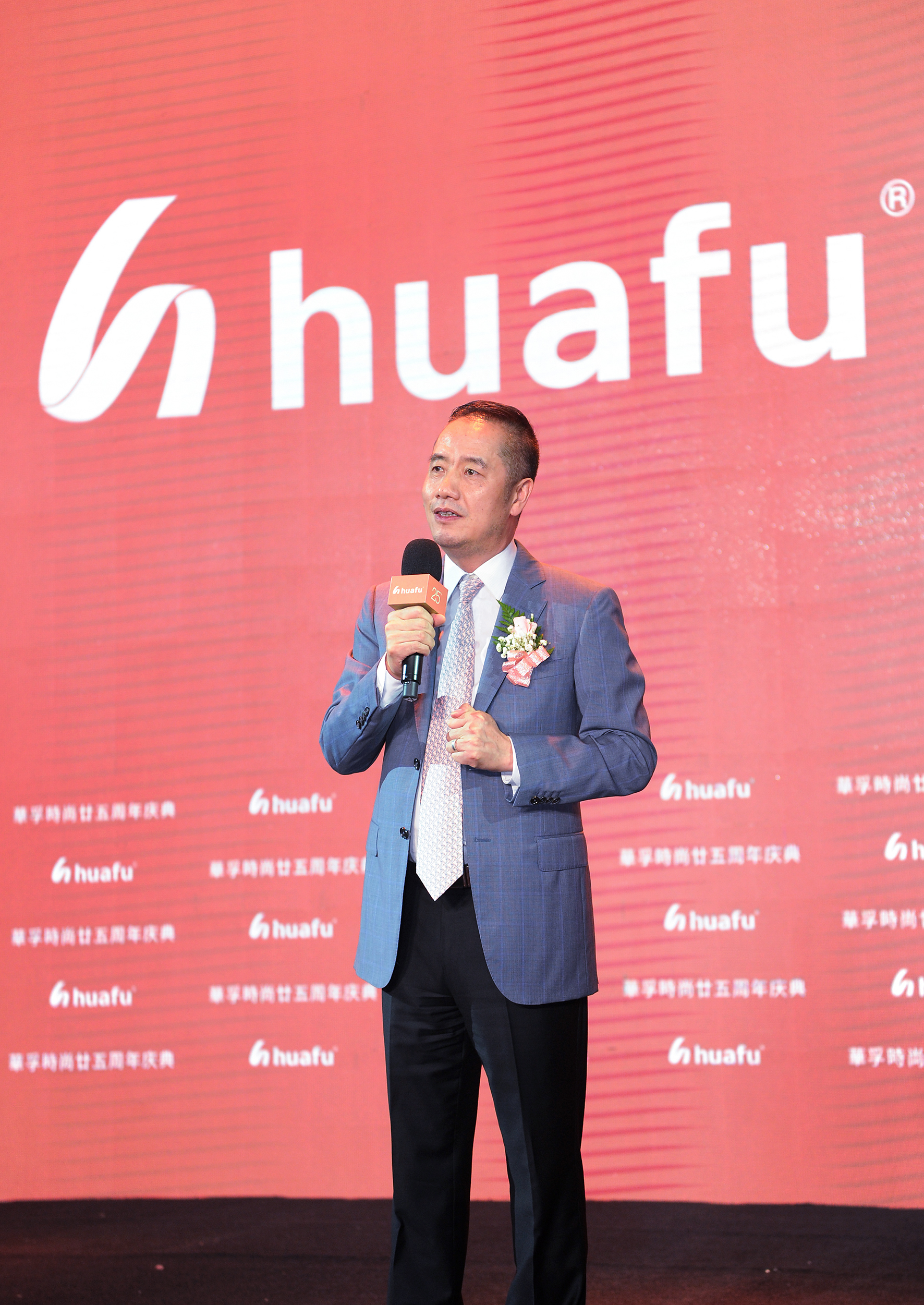孙董当选中国纺织服装改革开放40周年领军人物