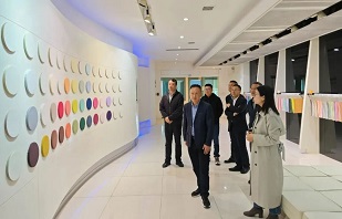 中国纺联副会长杨兆华一行调研华孚